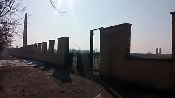 ماجرای عجیب و بحث برانگیز سرقت نرده‌های هلال احمر شهرک امام تبریز + فیلم