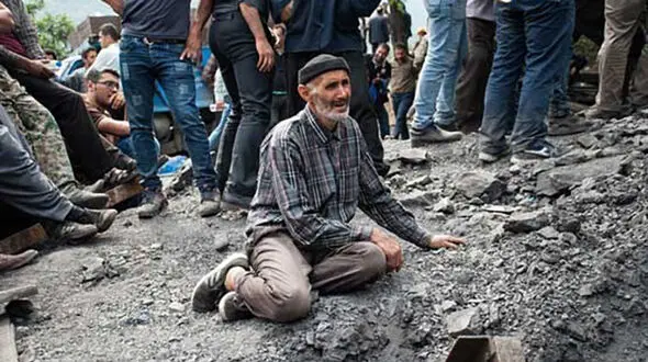 انتقال پیکر ۱۳ جانباخته معدن آزاد شهر به پزشکی قانونی 