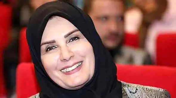  فیلم / شرم گیتی خامنه  از عاشقی اش !  + خانم مجری نزد مهران مدیری نرفت !