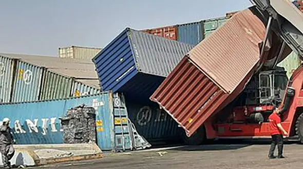 له شدن دردناک یک مرد در سقوط کانتیر از جرثقیل بندر شهید رجایی + فیلم دلخراش 