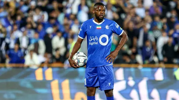 مصدومیت شدید ستاره فرانسوی استقلال/ انتقال کوین یامگا با آمبولانس به بیمارستان