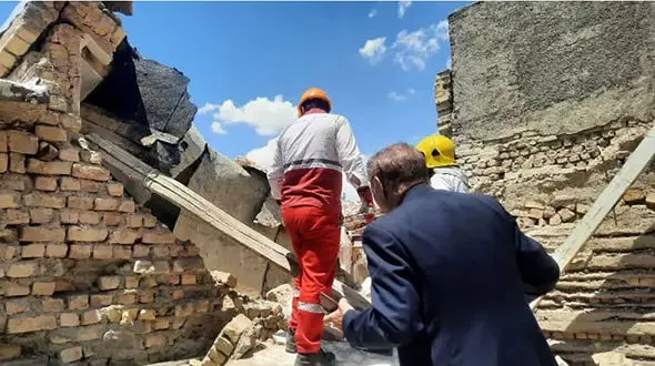 ریزش ساختمان هولناک در داورزن / 3 کشته و مصدوم برجا ماند