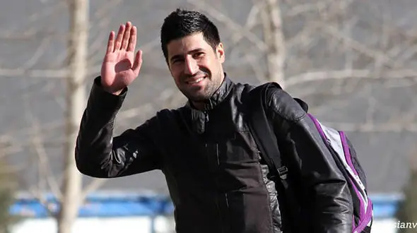 هاشم بیک زاده : جدایی از استقلال؟ جایی کار می کنم که شانم حفظ شود/ مربیگری در فوتبال ایران رابطه و پول می خواهد!