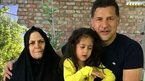 عکس ها / نگاهی به خانه ابدی پدر علی دایی با سنگ قبر ساده و معمولی/ چه متن زیبایی هم روش نوشته شده