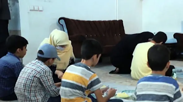 جوان همدانی سرپرست 40 کودک یتیم ! / درس انسانیت! + فیلم 