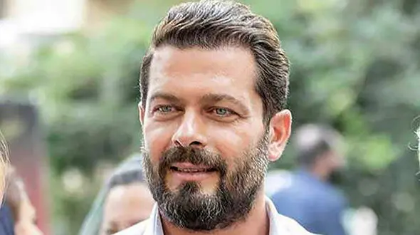 غوغای موتور 10 میلیاردی پژمان بازغی در خیابان های تهران ! / لاکچری بازی آقای بازیگر