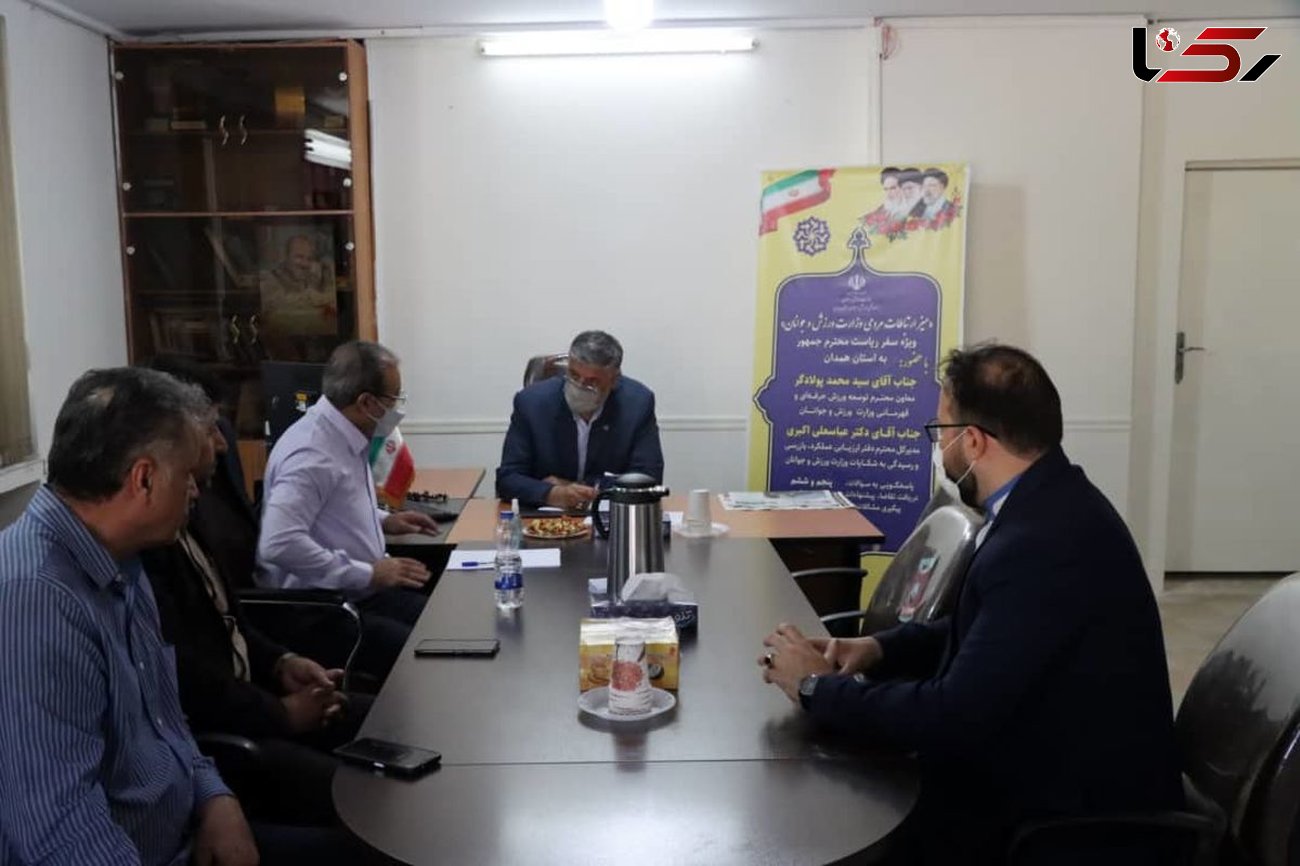 برپایی میز ارتباطات مردمی وزارت ورزش و جوانان در همدان