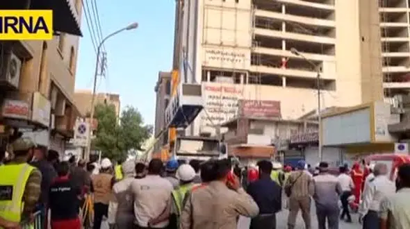 نیروهای امدادی سازه در حال سقوط متروپل را سبک کردند! + فیلم