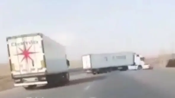 فیلم باورنکردنی از پرس شدن پژو در جاده ارومیه / معجزه در زنده ماندن