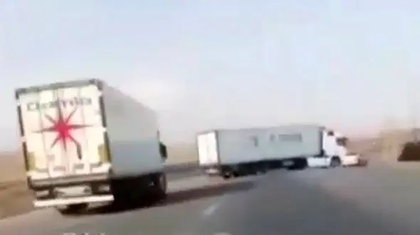 فیلم باورنکردنی از پرس شدن پژو در جاده ارومیه / معجزه در زنده ماندن