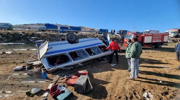 واژگونی مرگبار مینی بوس در عجب شیر