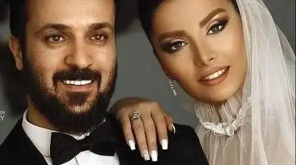 عکس| سفر زمان؛ «احمد مهرانفر» و «مونا فائزپور» در حال بریدن کیک در مراسم اکران یک فیلم