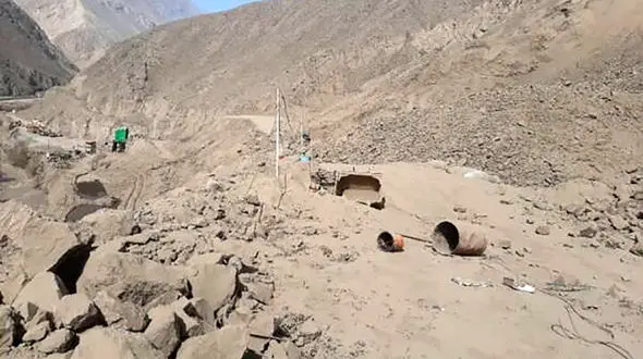 ببینید / شکافته شدن یک کوه در مراکش پس از زلزله ۶.۸ ریشتری