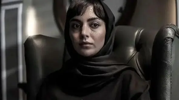  مهشید جوادی با استایل پاییزی بازیگر سریال شغال