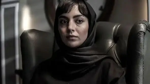  مهشید جوادی با استایل پاییزی بازیگر سریال شغال