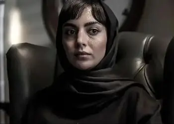  مهشید جوادی با استایل پاییزی بازیگر سریال شغال