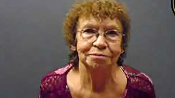 کتک زدن شوهر با چکش به خاطر صدای تلویزیون + عکس زن خشمگین