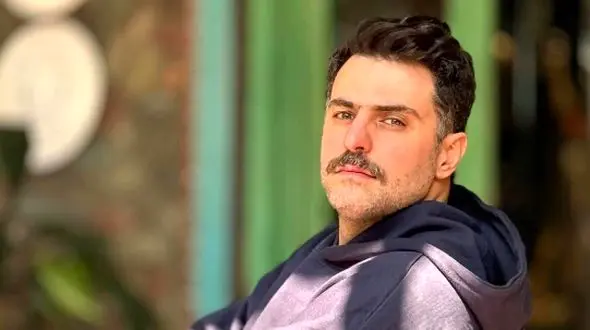 فیلم / علی ضیا : من دائم الخمرم معتاد آغوشت آغوشت... / علی ضیا با این شعر عاشقانه چنان دل آدم رو به تپش میاره که تا عمق قلب می توان حسش کرد؛ لعنت به روزهای بارونی 