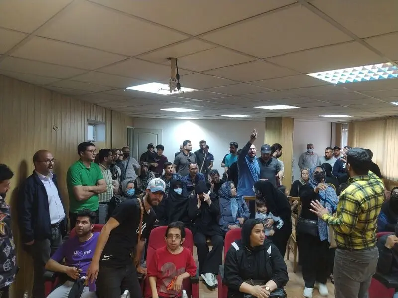 تجمع متقاضیان پژوپارس روبروی شورای رقابت