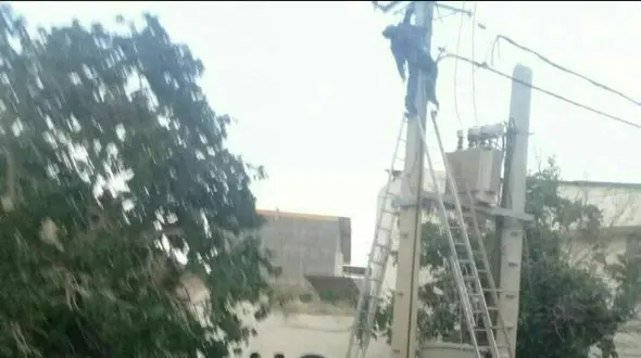 مرگ وحشتناک مامور اداره برق در قم + عکس  لحظه حادثه