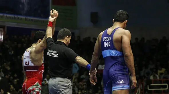 کشتی‌گیران ایران و آمریکا امروز پنجه در پنجه می‌شوند