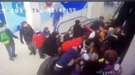 سقوط وحشتناک 44 دانش آموز از پله برقی سینما +فیلم