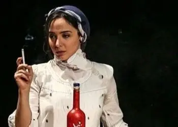 فیلم /  المیرا دهقانی : پدرم برای اولین بار وقتی سیگار کشیدنم رو دید .../  همین که سیگار رو از پاکت درآوردم..../ به چشاش نگاه کردم اصلا یادم نبود