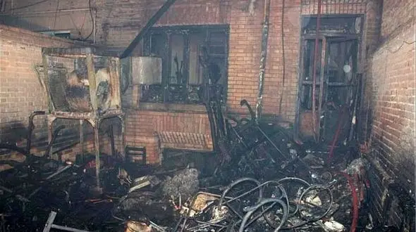 گرفتار شدن یک مرد در حریق گسترده خیابان وحدت اسلامی+ عکس