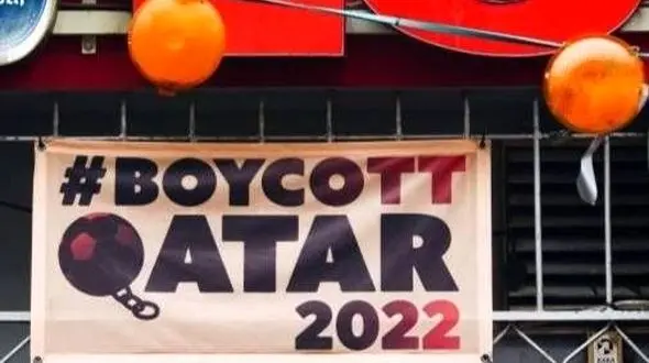 فیلم حاشیه عجیب یک دختر در متروی‌ قطر / خارجی ها  شوکه شدند !