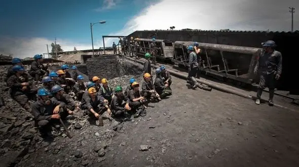 دولت باید 50 میلیارد تومان به خانواده 50 کارگر معدن طبس بپردازد/ سازمان نظام مهندسی و وزارت صمت؛ایمنی رعایت نکنند باید خسارت بدهند