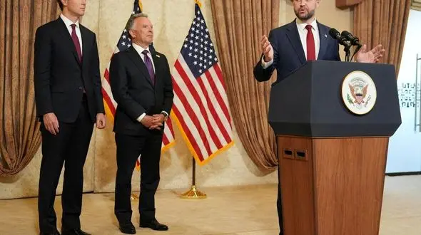 توصیه به دونالد ترامپ: «محاصره هرمز را رها کن، مذاکره‌کننده واقعی بفرست»