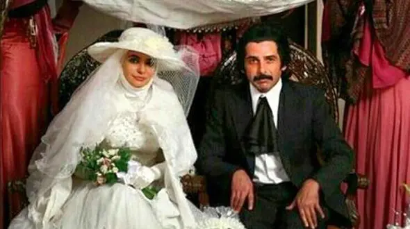 عکس دیده نشده از ژست جالب دهه شصتی لیندا کیانی و حمید گودرزی در پشت صحنه سریال دلدادگان