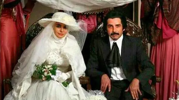 عکس دیده نشده از ژست جالب دهه شصتی لیندا کیانی و حمید گودرزی در پشت صحنه سریال دلدادگان