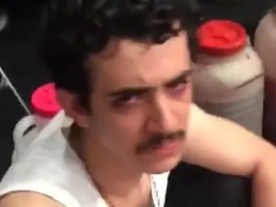 فیلم دستگیری علی شادمان در زهرماری / چشمای قرمز و حدقه بیرون زده ی او را ببینید!