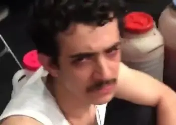 فیلم دستگیری علی شادمان در زهرماری / چشمای قرمز و حدقه بیرون زده ی او را ببینید!