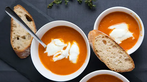 سوپ گوجه فرنگی با پنیر