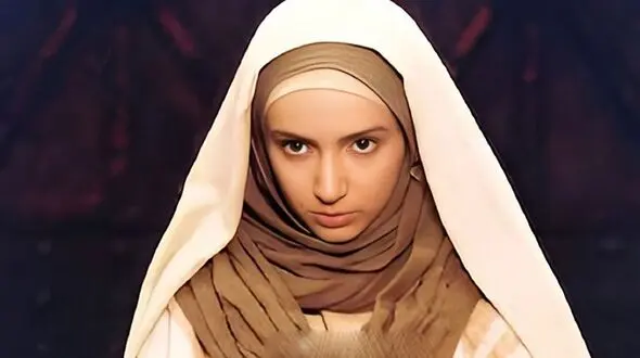 تغییر چهره بازیگر نقش مریم مقدس  26 سال بعد از سریال در لندن! / چی بود و چی شد!؟