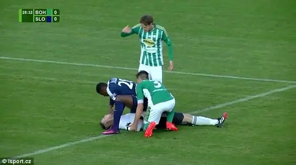 فوتبالیست قهرمان دوازه بان را از مرگ حتمی نجات داد