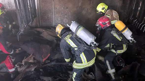 آتش سوزی بزرگ در فروشگاه فرش مشهد