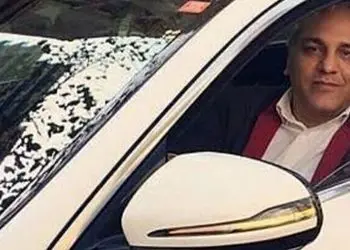 مهران مدیری: شاید با پول بشه ماشین مضراتی خرید ولی آدم هرچقدر هم پول داشته باشه آخرش در همان گوری میخوابه که همه در آن می خوابن