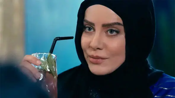 عکس ها / نگاهی به چیدمان فوق مجلل با دکوربندی رنگارنگ چوبی خانه درندشت شراره رخام بازیگر سریال ناریا/ از فرش ابریشم اصیل ایرانی تا  سماور عهد عتیقه