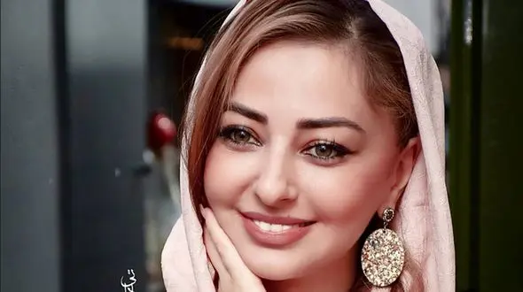 لباس جیغ نفیسه روشن در موتورسواری خارج از ایران ! / ندانید نمی شناسیدش !