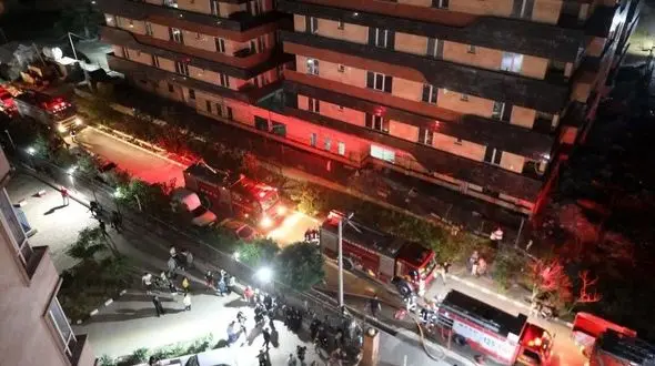  آتش سوزی مجتمع تجاری در شیراز / فیلم لحظه به لحظه