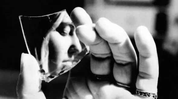 گاهی باید در حکایت آتش ،شعله کشید ،سوخت و خاکسترشد و خود را از نو بنا کرد