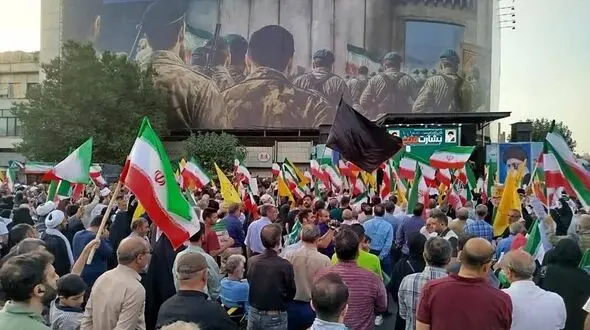 فیلم جشن و سرور آبادانی ها در شب پیروزی ایران مقتدر 