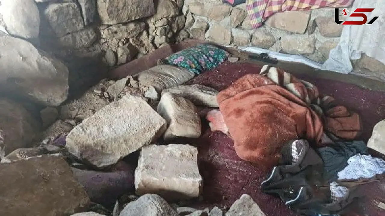 فیلم لحظه جا به جا شدن تیربرق در زلزله/ در کوهرنگ رخ داد