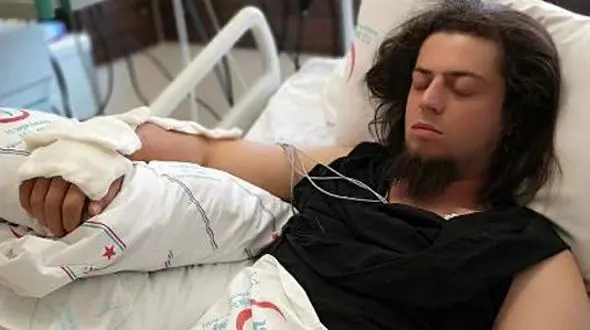 بلای وحشتناکی که مار کبری بر سر عارف غفوری شعبده باز معروف ایرانی آورد + تصاویر 