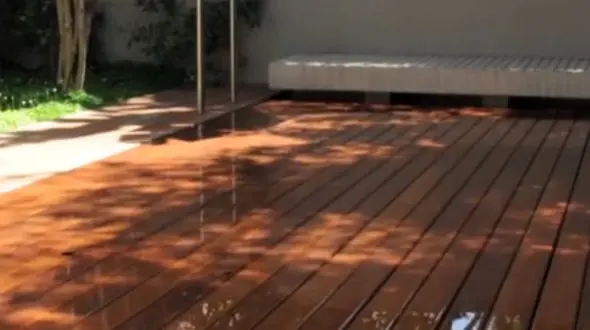 استخر ی که در یک چشم به هم زدن ناپدید می شود+فیلم