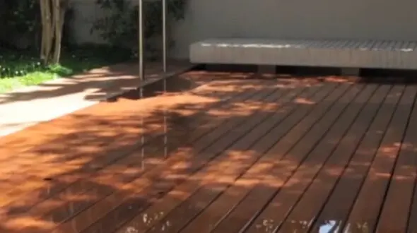 استخر ی که در یک چشم به هم زدن ناپدید می شود+فیلم