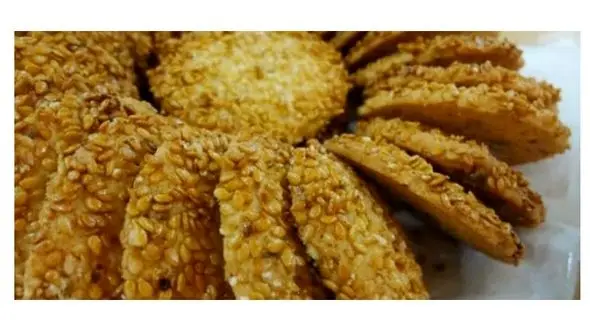 شیرینی کنجدی به راحتی در خانه درست کنید 